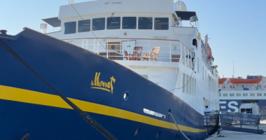Kroçera “Monet” mbërrin në Vlorë/ Zbarkojnë 43 turistë, do ndalet edhe në Sarandë, Durrës e Shëngjin