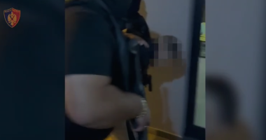 Tentoi të grabiste argjendarinë në Shkodër/ Arrestohet autori, në pranga dhe dy përkrahësit e tij