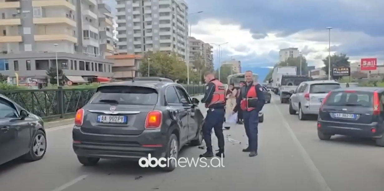 VIDEO/ Përplasen dy automjete në Vlorë, nuk raportohet për të lënduar