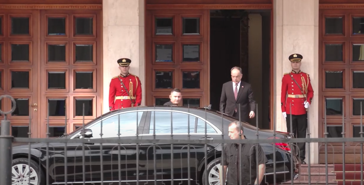 Frika e përsëritjes/ Kreu i shtetit, takim me kreun e SPAK