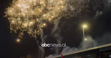 VIDEO/ Triumfi në Serbi, pritje madhështore për kuqezinjtë në Rinas