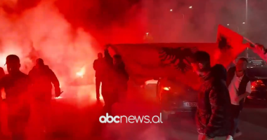 Shqiptarët bashkohen rreth Kombëtares/ Festime nga veriu në jug, flamuj kuq e zi dhe brohoritje