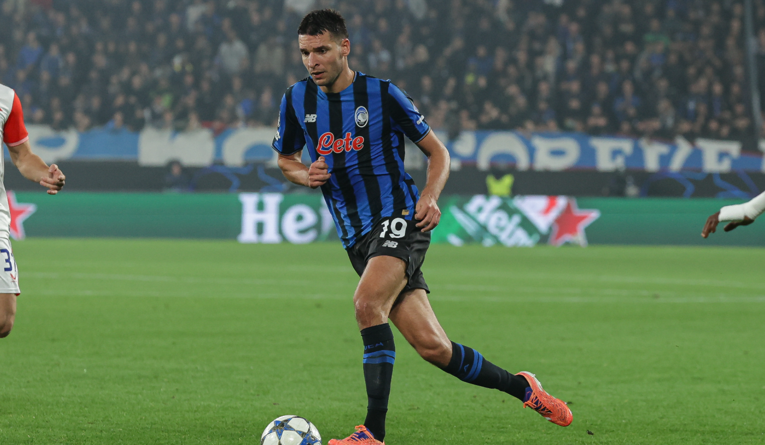 Gjimshiti si “holandezi fluturues”/ Fintja e kapitenit kuqezi krahasohet me atë të legjendës Cruyf