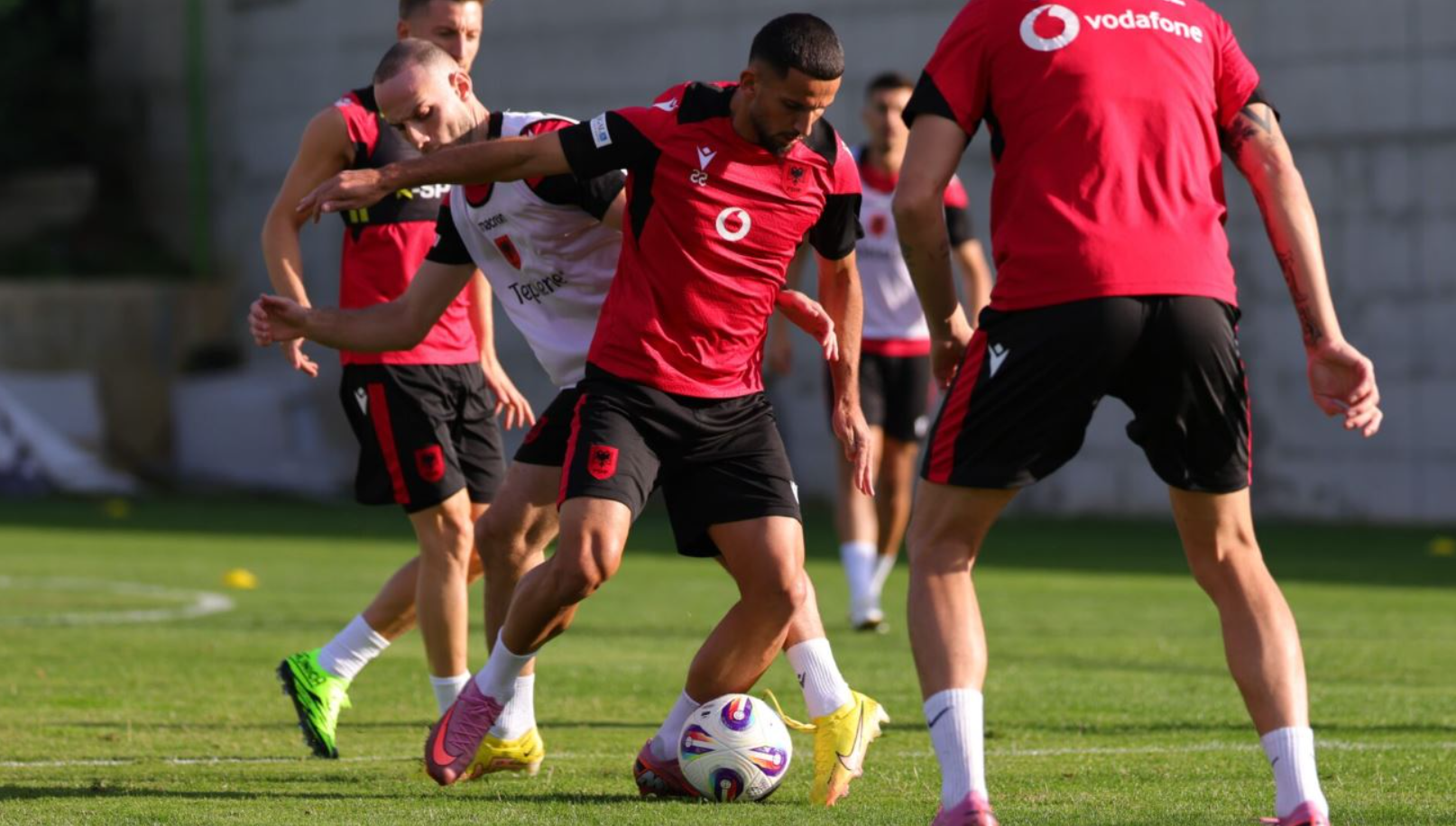 Sylvinho “hedh sytë” nga Kazakistani/ Sylvinho ndryshon listën, vesh kuqezi edhe Nazmi Gripshin