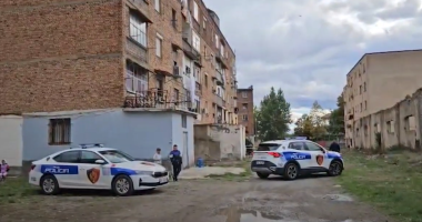 E mitura tenton vetëvrasjen/ Korçë, procedohet nëna, dhunoi 13 vjeçaren që i bullizonte të bijën