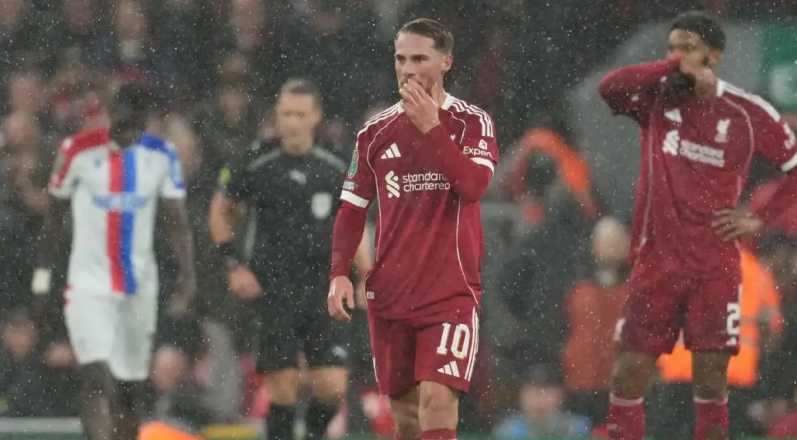 Liverpool thellon krizën/ Humbja e pestë radhazi, kampionët anglezë eliminohen nga Kupa