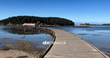 Në zemër të Lagunës së Nartës/ Manastiri i Zvernecit, një nga mrekullitë më të vizituara të jugut