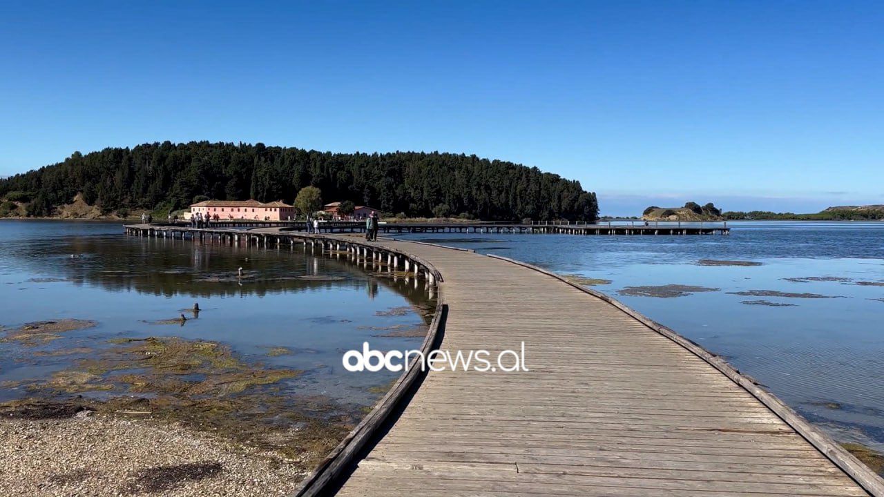 Në zemër të Lagunës së Nartës/ Manastiri i Zvernecit, një nga mrekullitë më të vizituara të jugut