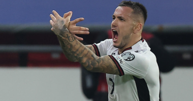 “Shqiponja” tërboi serbët, Manaj: Nuk provokova/ Shënuesi i golit ndaj Serbisë sqaron festimin e tij me shqiponjë