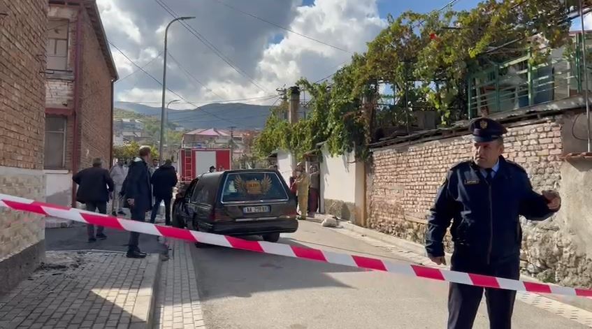 Tragjike në Maliq/ Banesa përfshihet nga flakët, ndërron jetë nëna