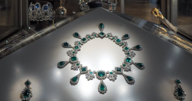 Thesaret e Louvre, në Bankat e Francës/ Zhvendosen bizhutë e shtrenjta për arsye sigurie