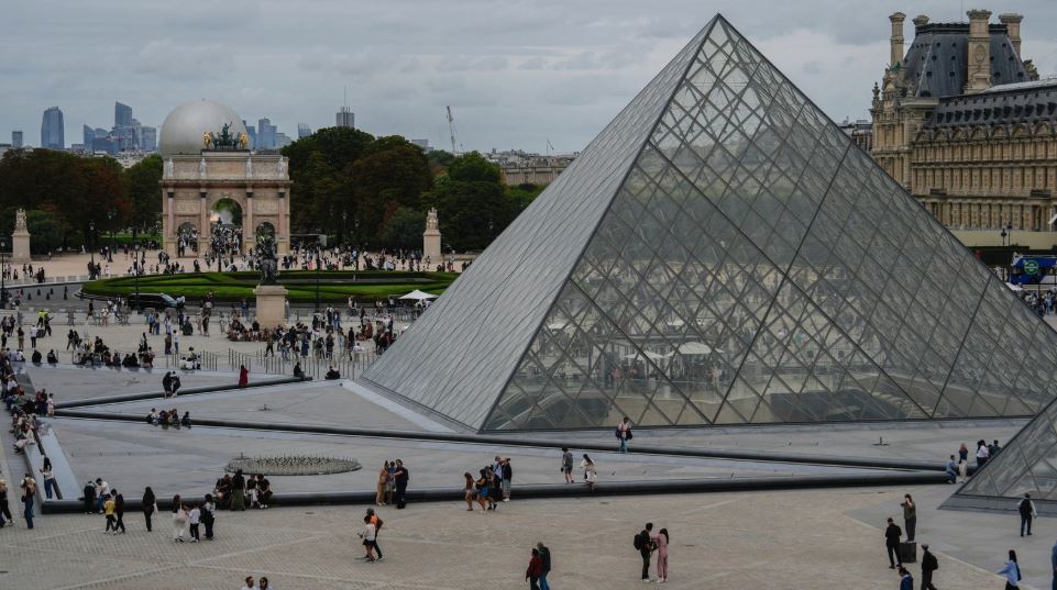 Grabitjet Muzeun i Luvre/ Zhduket koleksioni i Napoleon Bonapartit