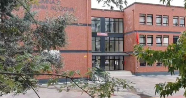 Plagosja e gjimnazistëve në Kamëz/ Dy 16-vjeçarët e akuzuar lihen në burg