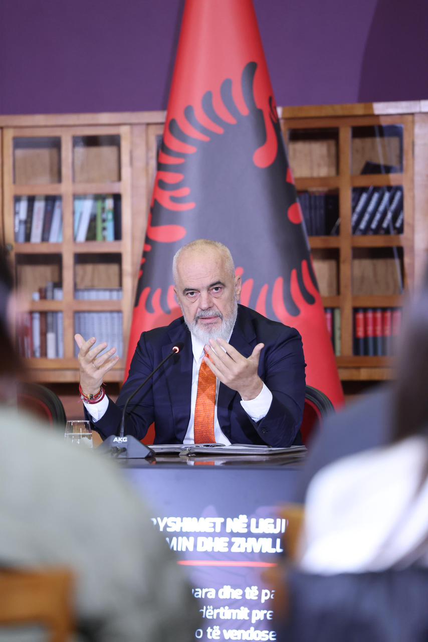 “Bathorja mrekullia e tetë e Botës”, Rama ironizon Berishën: Ky ‘kancer’ do luftohet në vijimësi