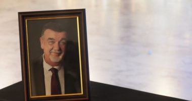 Homazhe gjyqtarit Astrit Kalaja/ U vra në sallën e gjyqit, nderohet nga drejtues të shtetit dhe drejtësisë