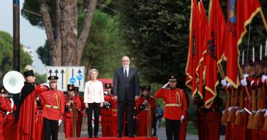 Forumi i Investimeve ‘BE-Ballkani Perëndimor’/ Presidentja e KE-së në Tiranë, pritet me ceremoni zyrtare nga kryeministri Rama