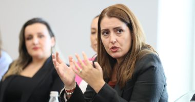 Manastirliu bashkëbisedim me pedagogët: Bashkia e Tiranës do të jetë kampione e “Paktit për universitetin”