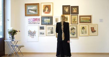 Hapet Bienalia e 6-të Ndërkombëtare e Akuarelit në Tiranë: Një udhëtim përmes dritës, ujit dhe ngjyrës