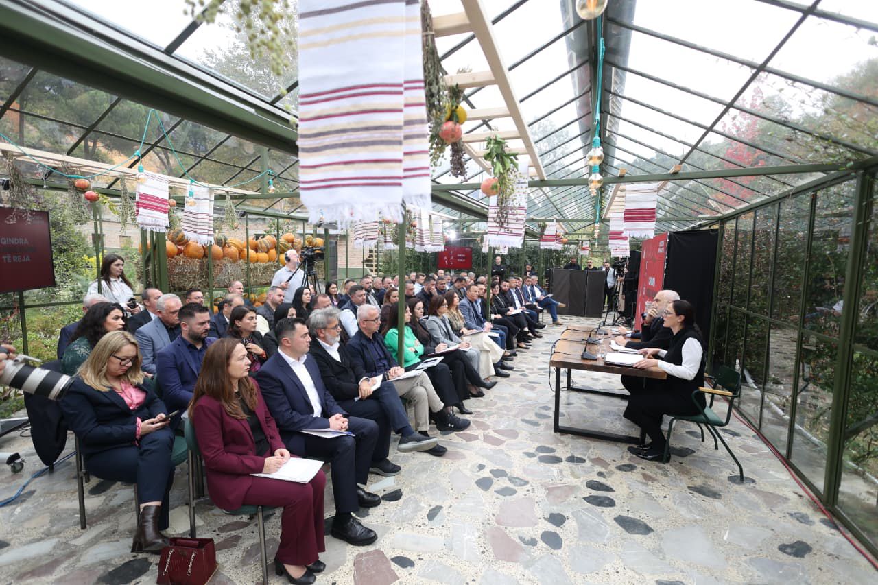 “Nëse prisni përgjigje nga ASHK, s’keni kuptuar ligjin”, Rama – kryebashkiakëve për Paketën e Maleve: Nuk keni sjellë ende hartën e zonave