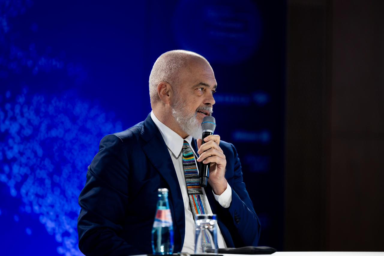 Komenti me Macron dhe presidentin e Azerbajxhanit që u bë viral/ Rama: Shaka mes miqsh, por tregoi se sa në pozitë të keqe janë demokratët në SHBA