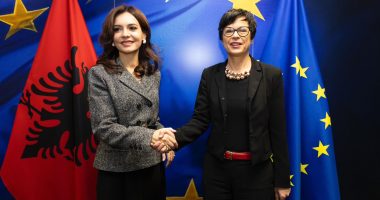 Komisionerja Kos pret Spiropalin: Shqipëria rast suksesi, mbështesim ambicien për mbylljen e negociatave brenda 2027