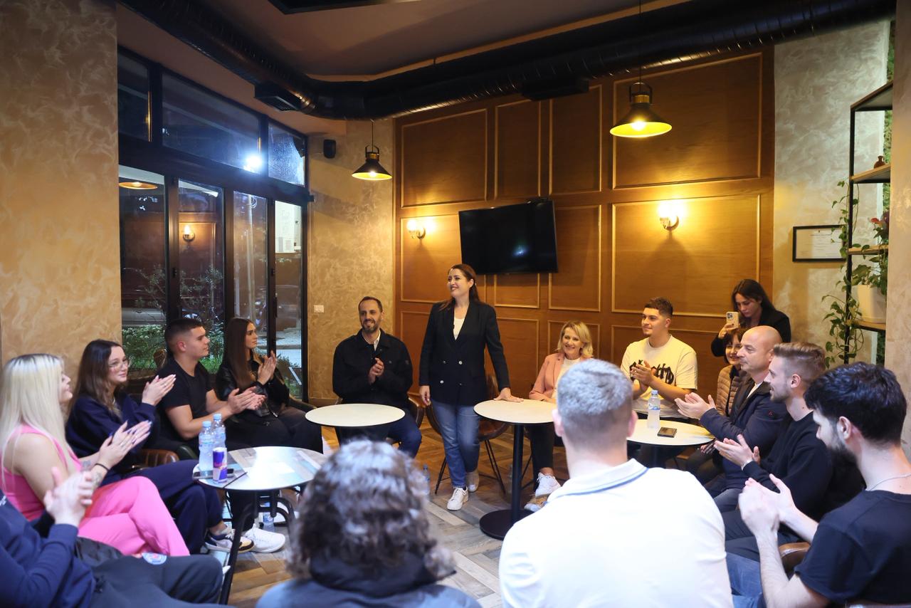 Manastirliu me të rinjtë e njësisë nr. 9 në kryeqytet: Platformë dialogu me të rinjtë për çdo vendimmarrje të bashkisë