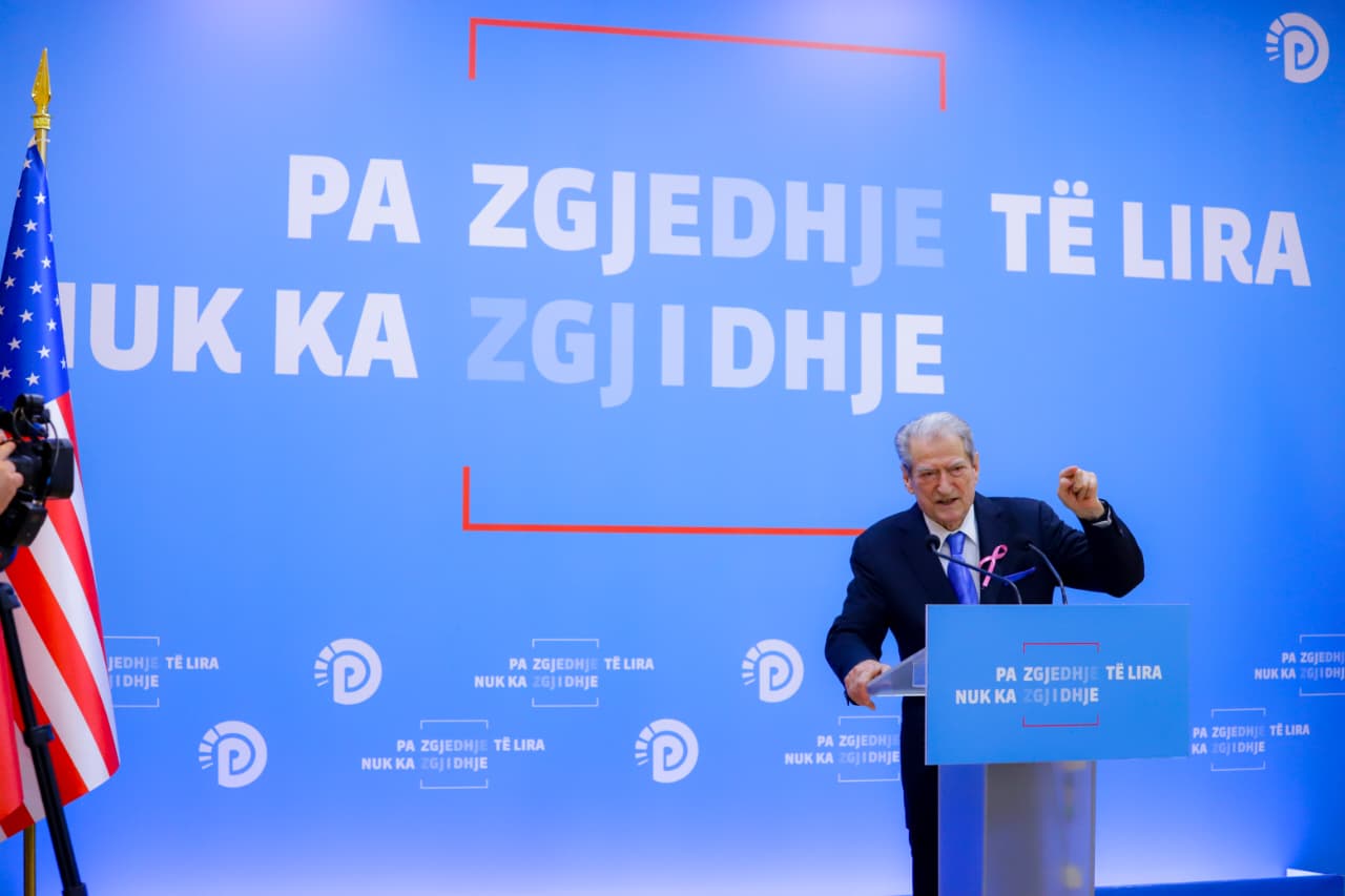 Berisha paralajmëron pazare/ Një ditë pas “Dumanit” ofertë për qeverinë