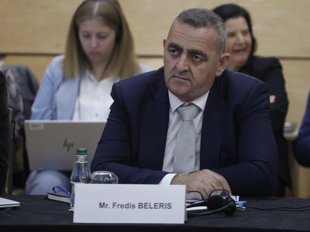 Sherr ‘europian’ në Tiranë/ Beleris: Jeni në fund të Europës. Kokalari: Shqipëria hapa para