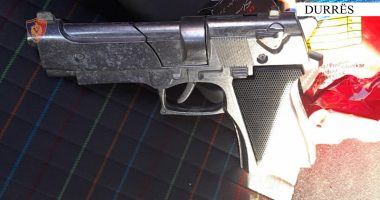 Kanosi me armë specialistin e Policisë së zonës, arrestohet 46-vjeçari në Durrës