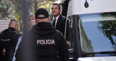 Seanca në Kushtetuese/ Erion Veliaj mbërrin në Gjykatë me pranga në duar