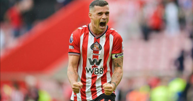 Xhaka shkëlqen me shiritin e Canës/ Kapiteni i Zvicrës, i mrekullueshëm si kapiten në Sunderland