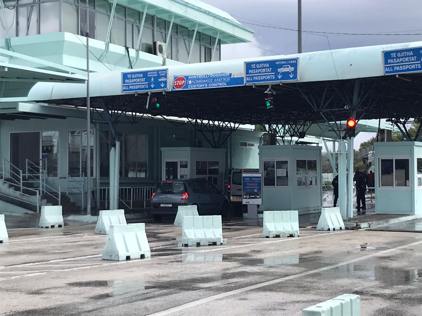 Hapet Kakavija për makinat/ Greva e doganierëve grekë bllokoi qarkullimin për katër orë