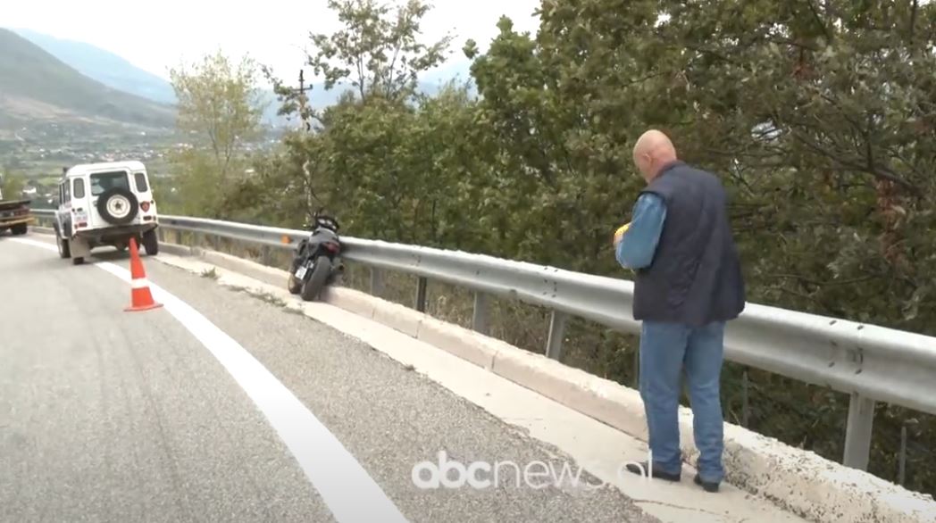 VIDEO/ Po udhëtonte me motor, aksidentohet shtetasi nga Peja, jashtë rrezikut për jetën