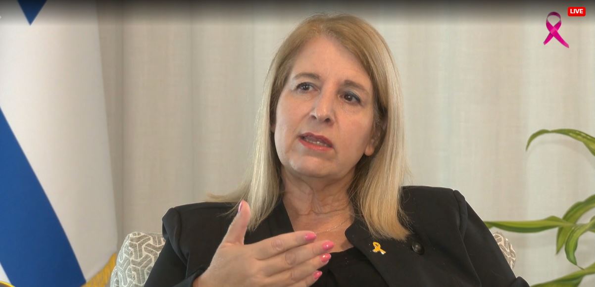 “Përdor civilët si mburojë”/ Ambasadorja izraelite në Shqipëri: Hamas, qeveri që vret qytetarët e tij