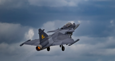 Ukraina pret 150 aeroplanë luftarakë Gripen nga Suedia