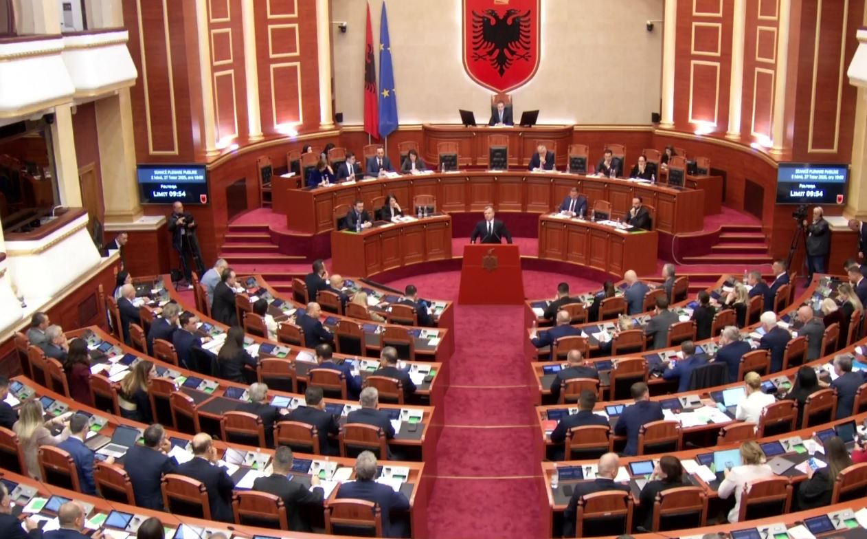 Kuvendi voton dy komisionet e reformave/ Balla: Hera e parë që përfshihen të gjitha partitë