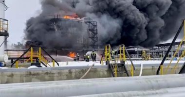 Ukraina sulmon rafinerinë e naftës pranë Shën Petërburgut