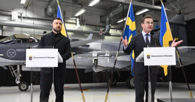 Suedia dhe Ukraina nënshkruajnë marrëveshje për furnizimin me 100 aeroplanë luftarakë Gripen