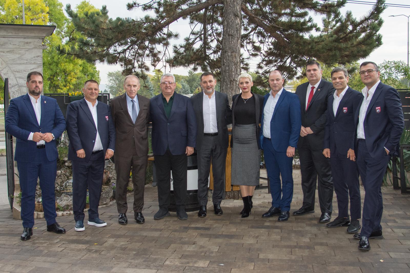 Serbi-Shqipëri/ Delegacioni i FSHF merr pjesë në drekën zyrtare të organizuar nga Federata Serbe