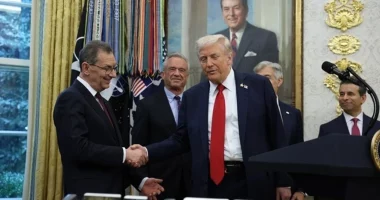 Trump arrin marrëveshje me Pfizer, ulen çmimet e ilaçeve me recetë