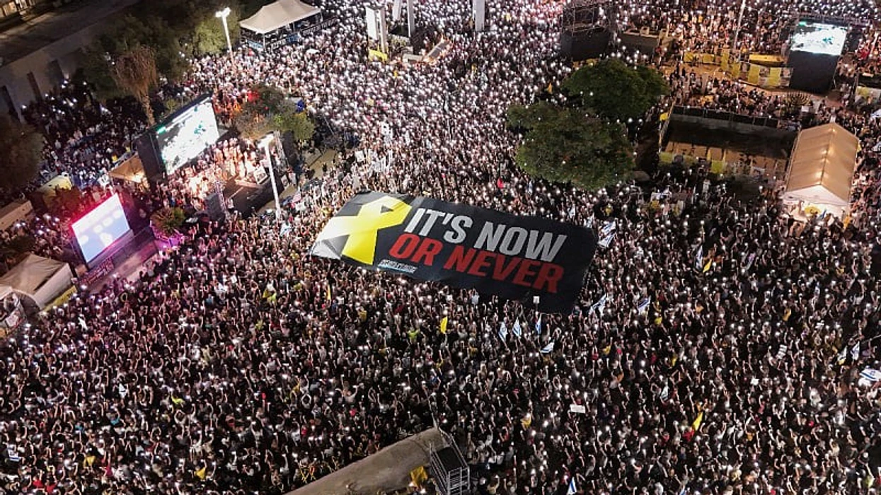 “Tani ose kurrë”, protesta masive në Izrael, kërkohet t’i jepet fund luftës