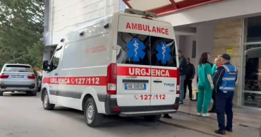 Zjarri në banesën në Maliq/ Vajza e mitur në gjendje të rëndë, intubohet në QSUT