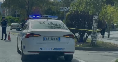 VIDEO/ Humb jetën duke ecur në vizat e bardha 60-vjeçari në Korçë