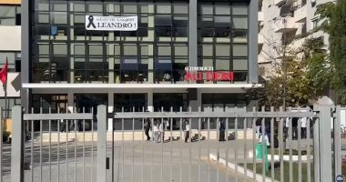 Dhimbje në shkollën e adoleshentit/ Vlorë, lule në klasën e 17 vjeçarit që humbi jetën në aksident