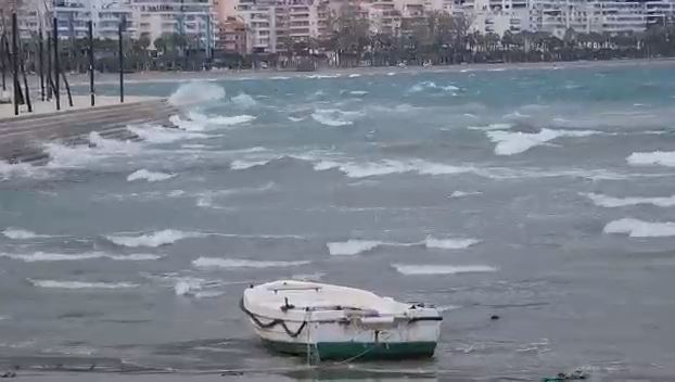Kushtet atmosferike të pafavorshme, pezullohet lundrimi në Vlorë