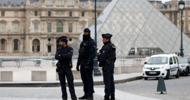 Grabitja e bizhuterive në muzeun e Luvrit, policia franceze arreston dy persona