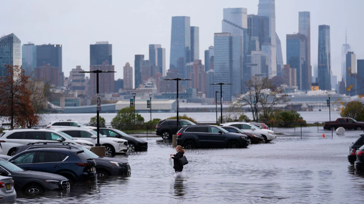 Përmbytje nga moti i keq në New York, dy të vdekur, probleme edhe me fluturimin