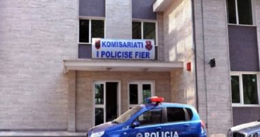 Përfshihet nga flakët një banesë në Fier, foshnja 2 muajsh transportohet në spital