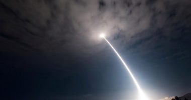 Trump urdhëron Pentagonin ta rifillojë menjëherë testimin e armëve bërthamore