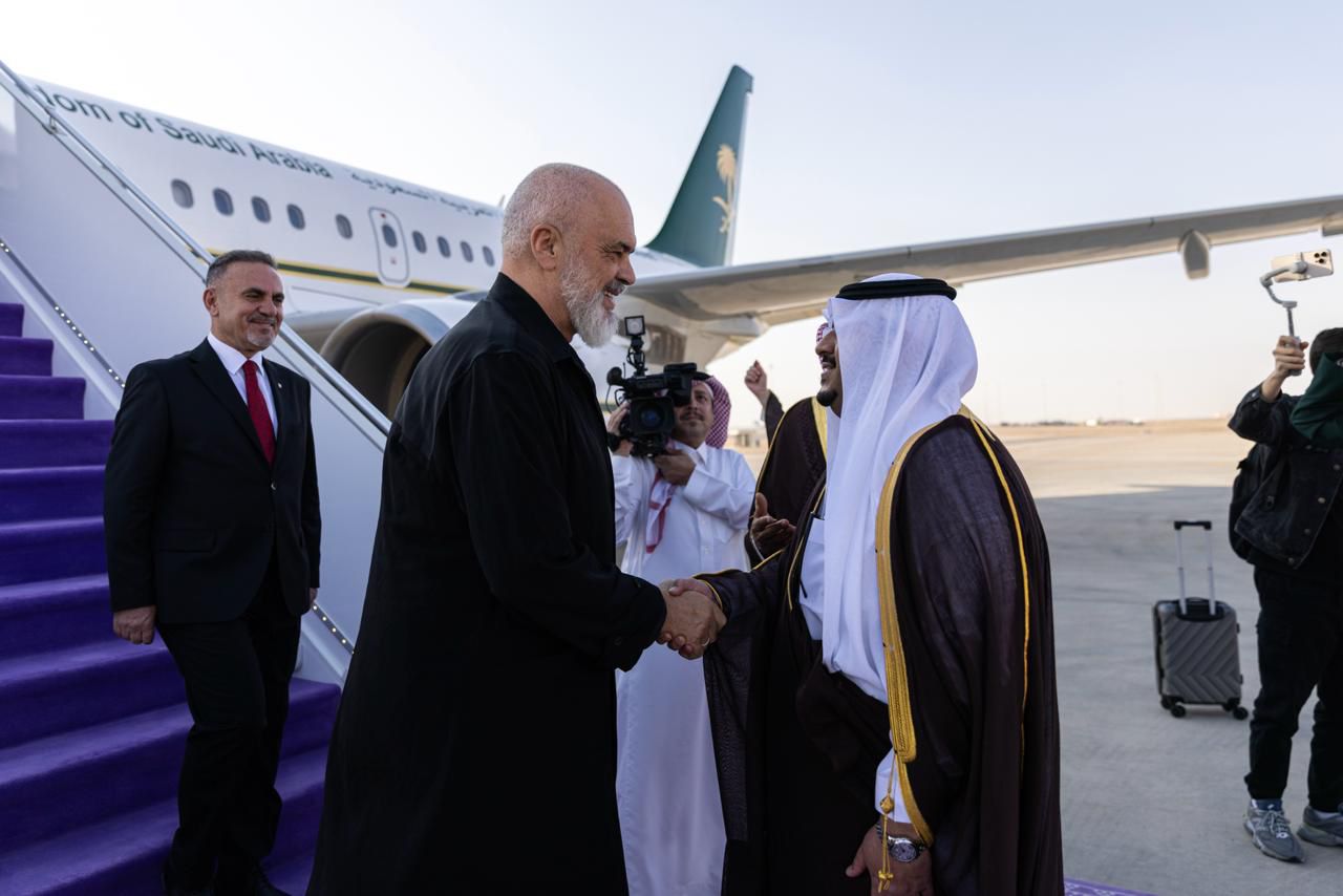 VIDEO/ Kryeministri Edi Rama vizitë zyrtare në Arabinë Saudite, pritet nga Princi Mohammed